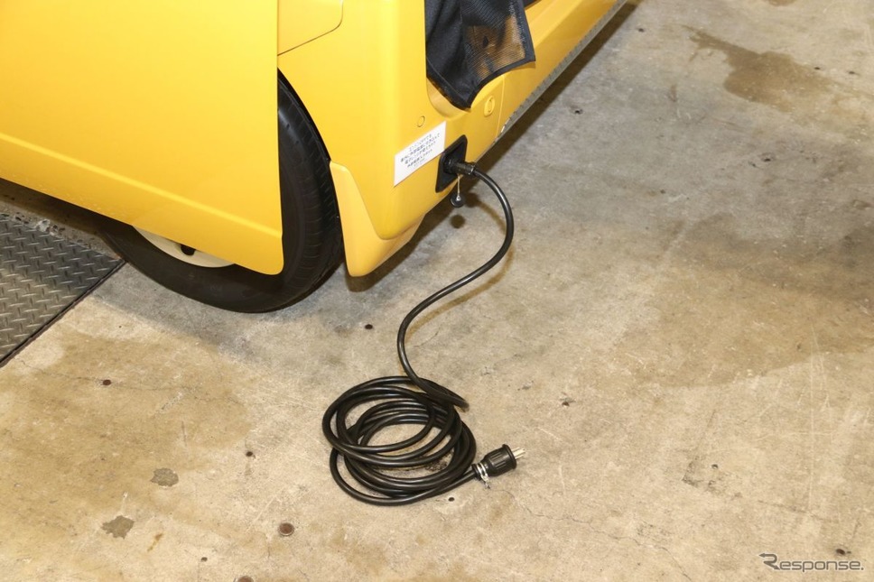 車内でAC100Vの家電を使うための外部入力コード《写真撮影 中尾真二》