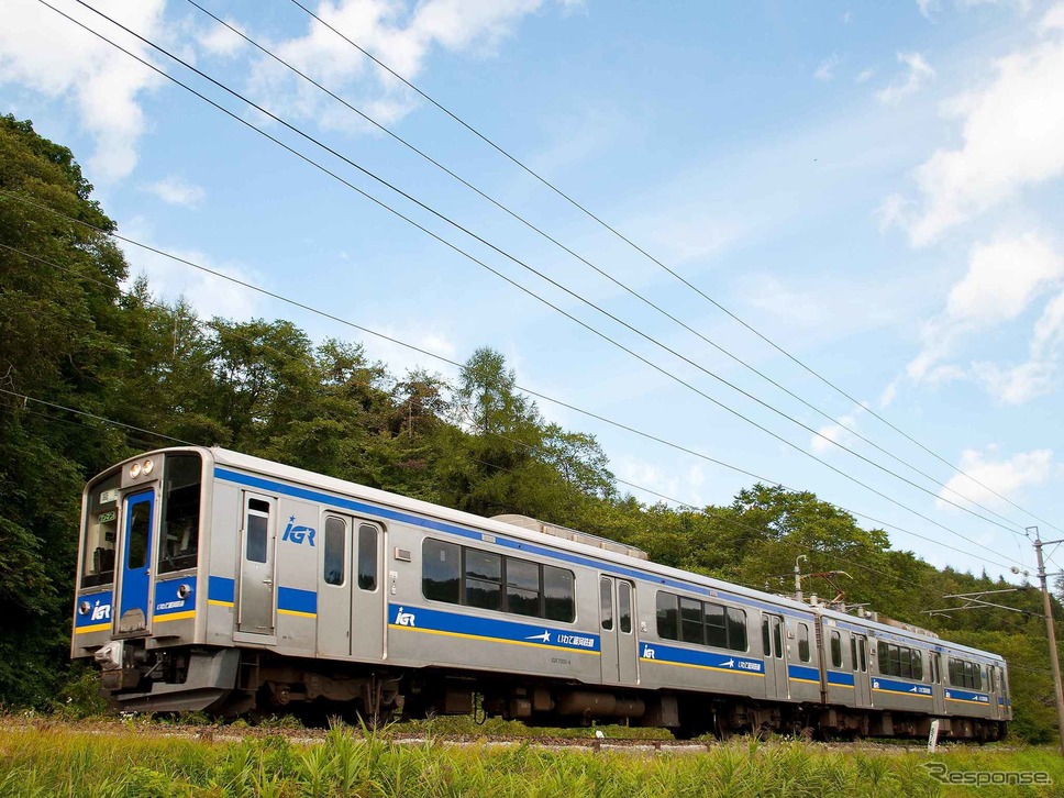 IGRいわて銀河鉄道では下りが盛岡15時23分発、上りが八戸14時52分発から全線を走る列車を再開するが、その後も被災区間では徐行運転となり、一部列車が運休する。