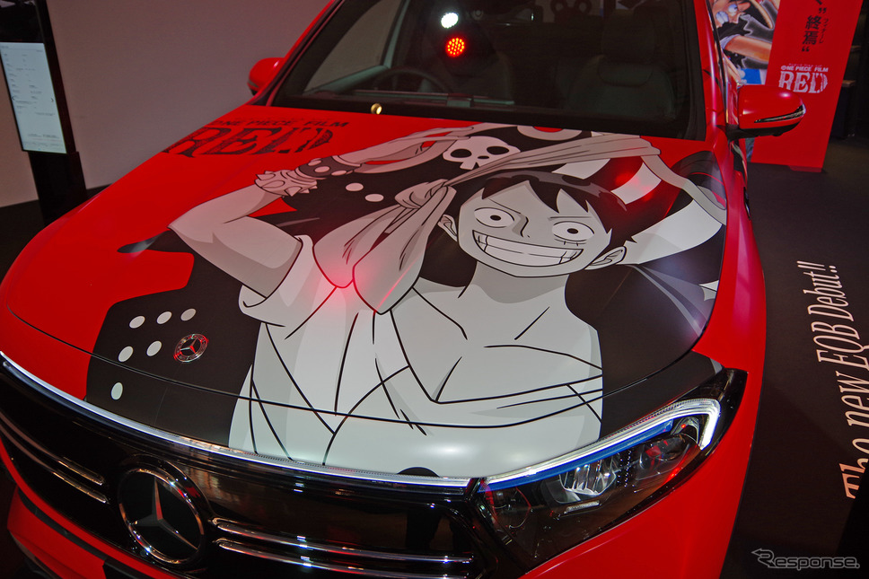 映画『ONE PIECE FILM RED』とコラボしたオリジナルラッピングのメルセデスベンツ『EQB』（メルセデスミー東京）《写真撮影 宮崎壮人》