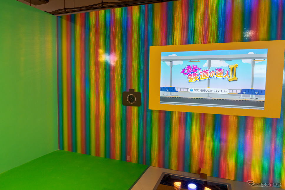 カメラと連動したゲームになっている。《写真撮影 関口敬文》