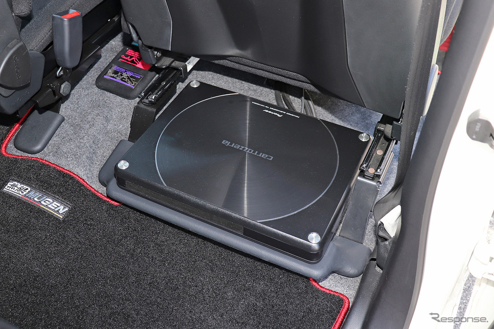 「小型・薄型のパワードサブウーファー」を搭載したオーディオカーの一例（製作ショップ：ガレージショウエイ＜高知県＞）。Photo by 太田祥三