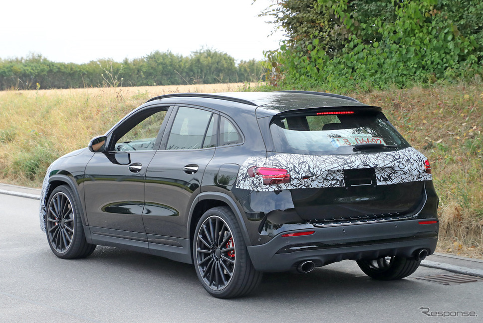 メルセデスAMG GLA35 改良新型プロトタイプ(スクープ写真)《APOLLO NEWS SERVICE》