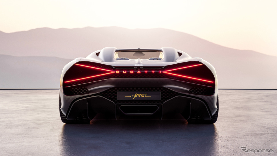 ブガッティのロードスター「ミストラル」《photo by Bugatti》