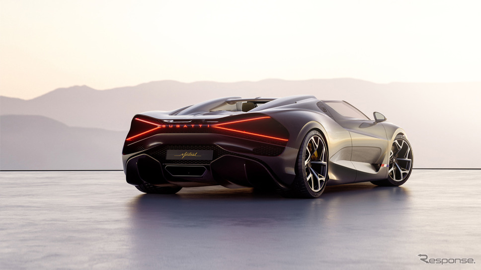 ブガッティのロードスター「ミストラル」《photo by Bugatti》
