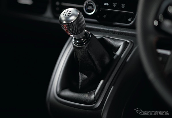 ホンダN-ONE RS:本革巻MTシフトノブ《写真提供 ホンダ》