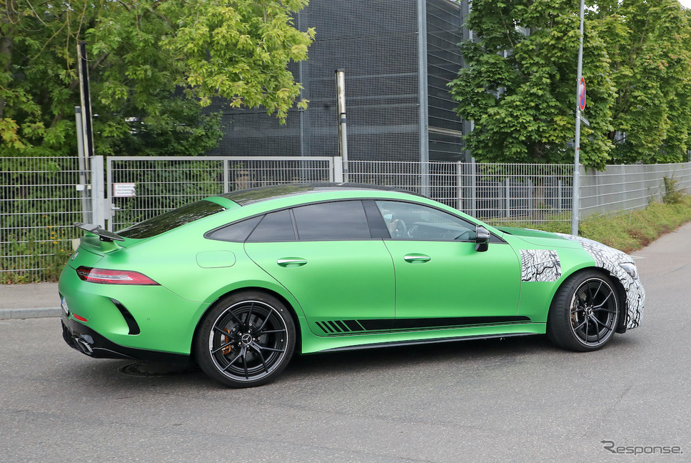 メルセデスAMG GT 4ドアクーペ 改良新型プロトタイプ（スクープ写真）《APOLLO NEWS SERVICE》