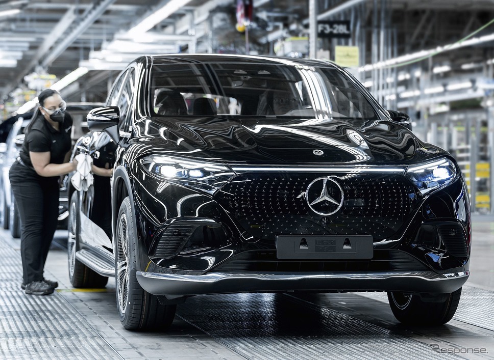 メルセデスベンツの米国アラバマ州タスカルーサ工場で生産を開始した EQS SUV《photo by Mercedes-Benz》