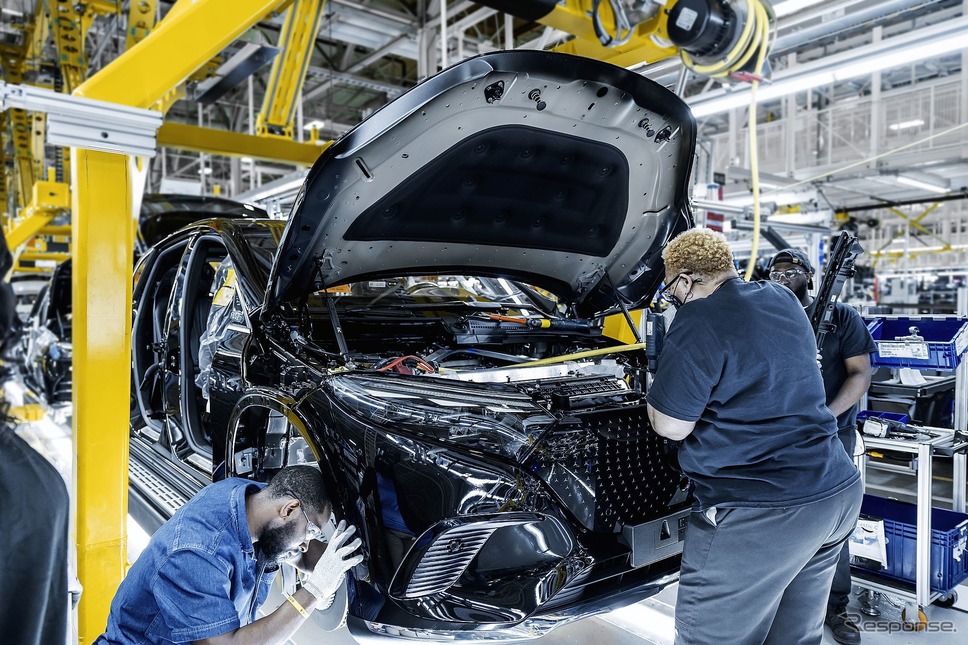 メルセデスベンツの米国アラバマ州タスカルーサ工場で生産を開始した EQS SUV《photo by Mercedes-Benz》