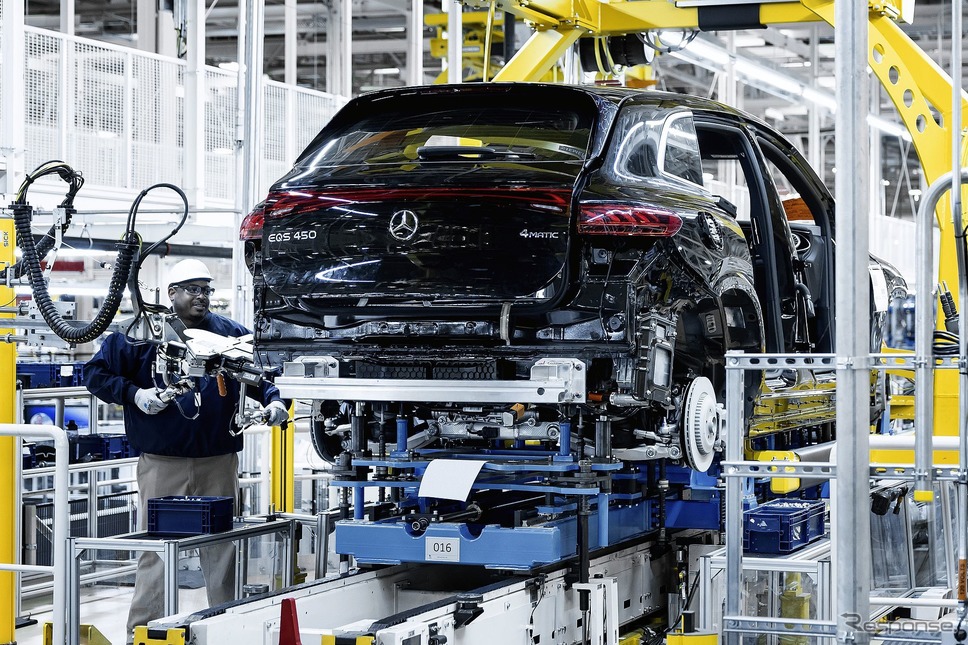 メルセデスベンツの米国アラバマ州タスカルーサ工場で生産を開始した EQS SUV《photo by Mercedes-Benz》