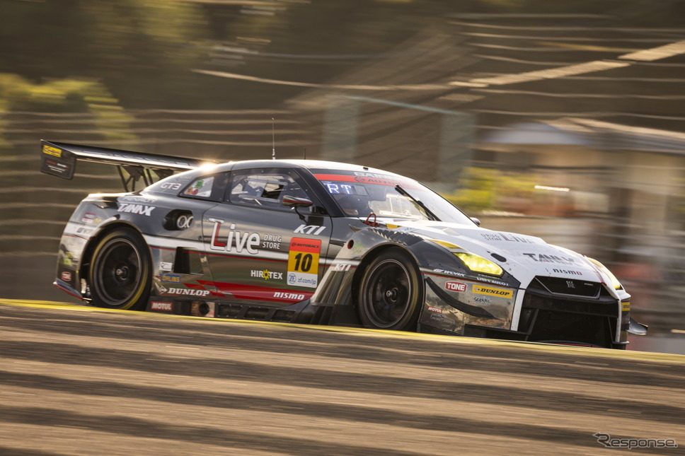 GT300クラス2位の#10 TANAX GAINER GT-R(富田竜一郎/大草りき/塩津佑介)《撮影 益田和久》