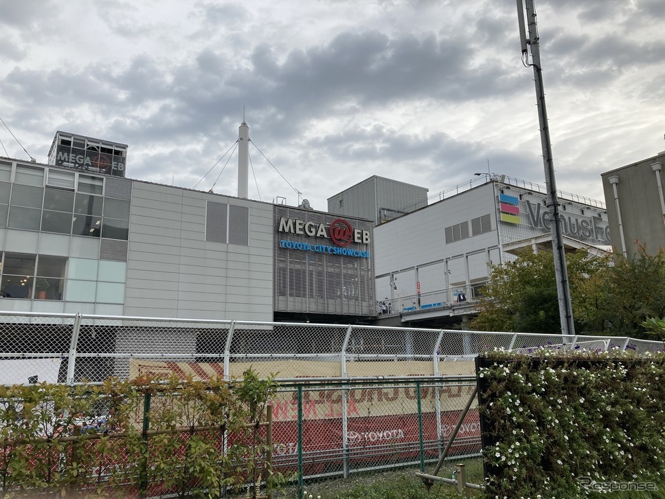 メガウェブ(2021年10月)《写真撮影 高木啓》