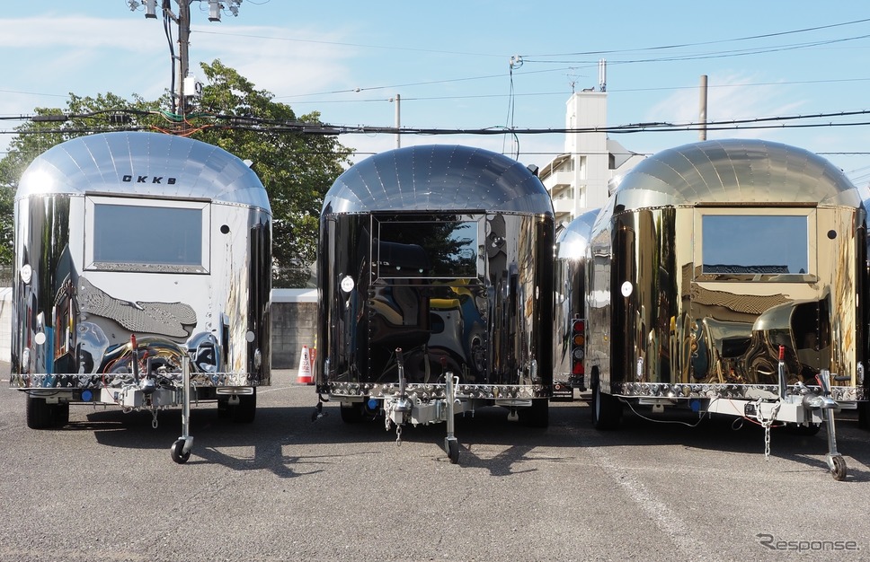 オールステンレスボディのキッチントレーラーT001S《写真撮影 家本浩太》