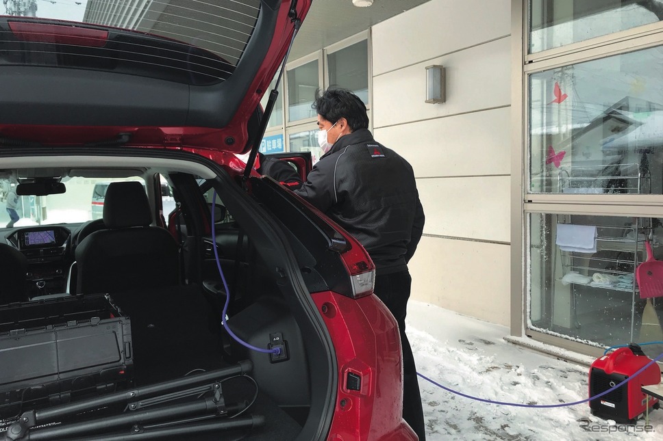 DENDOコミュニティサポートプログラム：秋田県秋田市豪雪被害による停電時の支援《写真提供 三菱自動車》