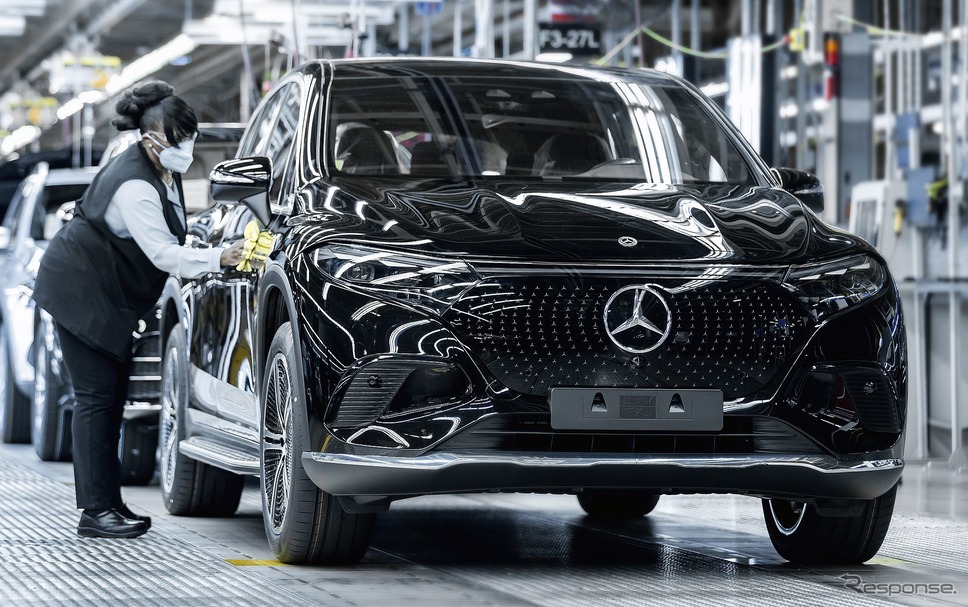 メルセデスベンツの米国アラバマ州タスカルーサ工場で生産を開始した EQS SUV《photo by Mercedes-Benz》
