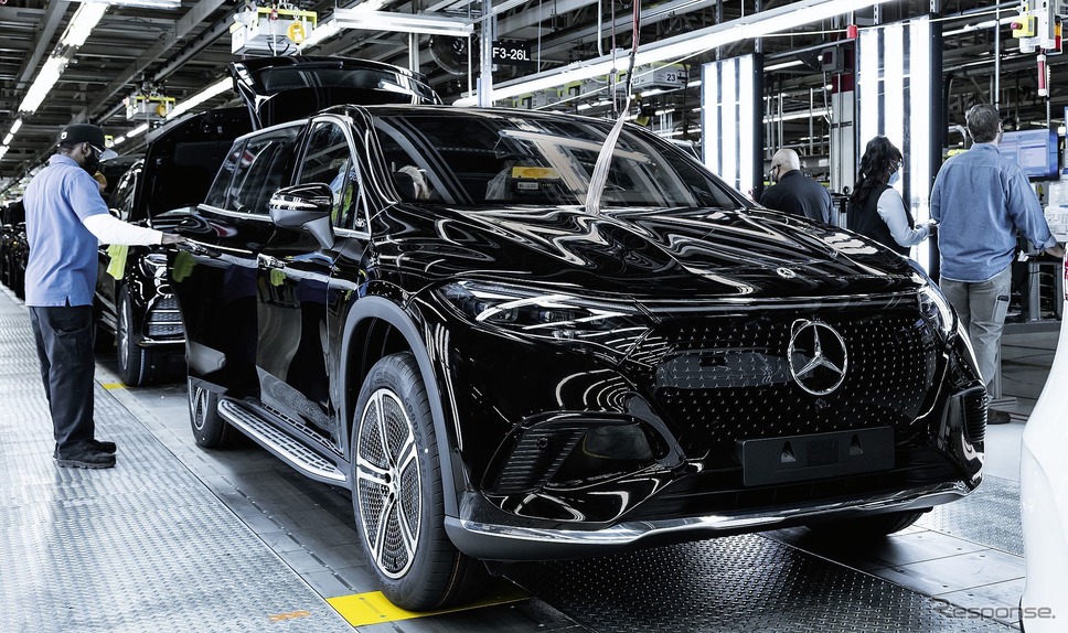 メルセデスベンツの米国アラバマ州タスカルーサ工場で生産を開始した EQS SUV《photo by Mercedes-Benz》