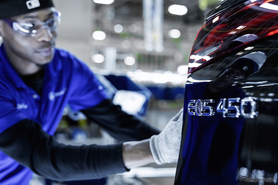 メルセデスベンツの米国アラバマ州タスカルーサ工場で生産を開始した EQS SUV《photo by Mercedes-Benz》