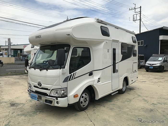 リバティ52DB(キャンピングカープラザ東京)《写真提供 横浜キャンピングカーショー2022実行委員会》