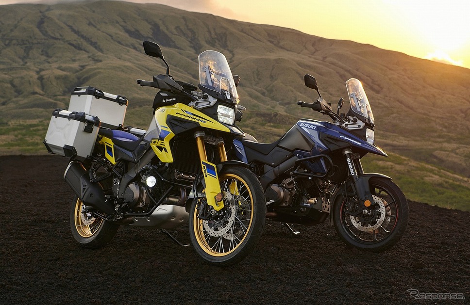 スズキ Vストローム1050DE 用品装着車(黄)とV-ストローム 1050(青)《写真提供 スズキ》