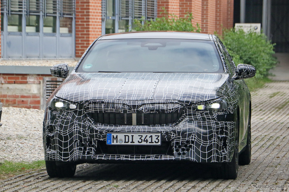 BMW 5シリーズ 次期型プロトタイプ(スクープ写真)《APOLLO NEWS SERVICE》