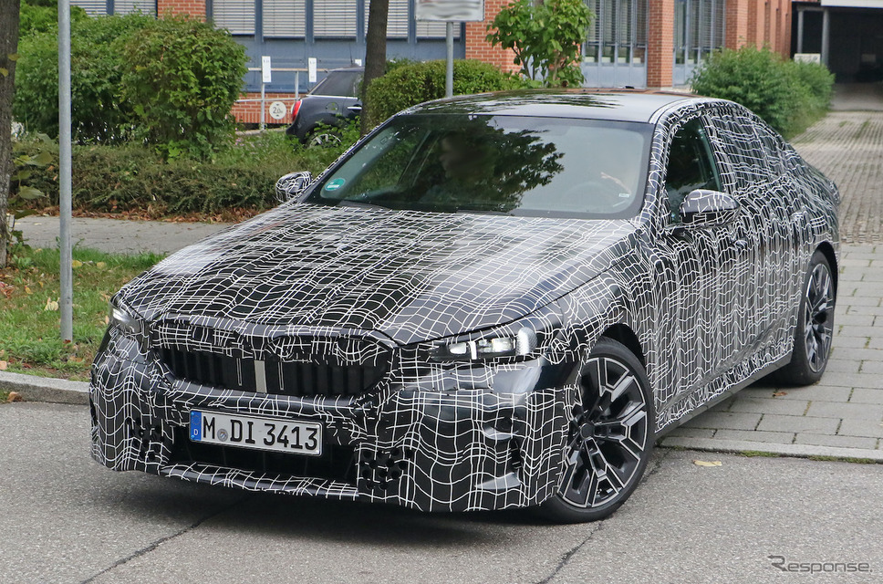 BMW 5シリーズ 次期型プロトタイプ(スクープ写真)《APOLLO NEWS SERVICE》