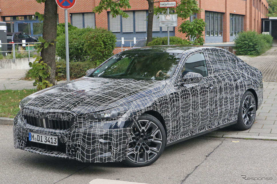 BMW 5シリーズ 次期型プロトタイプ(スクープ写真)《APOLLO NEWS SERVICE》