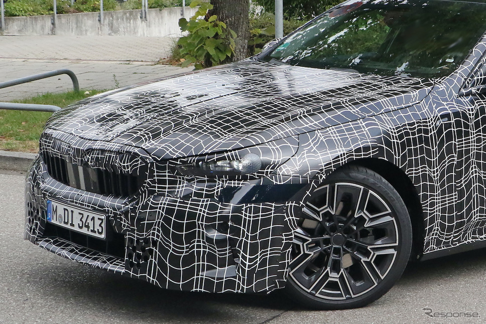 BMW 5シリーズ 次期型プロトタイプ(スクープ写真)《APOLLO NEWS SERVICE》