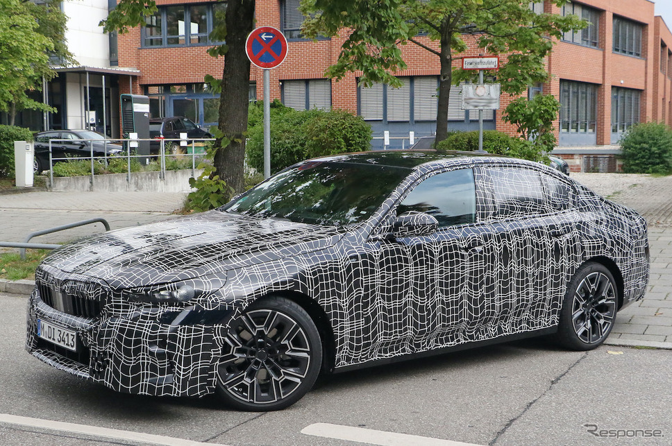 BMW 5シリーズ 次期型プロトタイプ(スクープ写真)《APOLLO NEWS SERVICE》