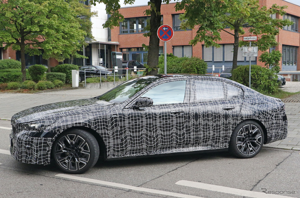 BMW 5シリーズ 次期型プロトタイプ(スクープ写真)《APOLLO NEWS SERVICE》