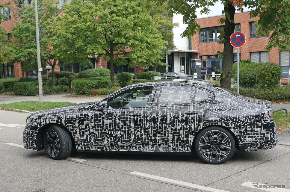 BMW 5シリーズ 次期型プロトタイプ(スクープ写真)《APOLLO NEWS SERVICE》