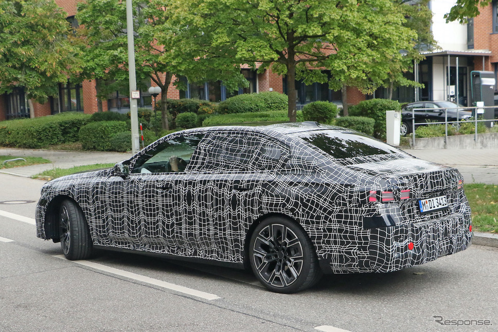 BMW 5シリーズ 次期型プロトタイプ(スクープ写真)《APOLLO NEWS SERVICE》