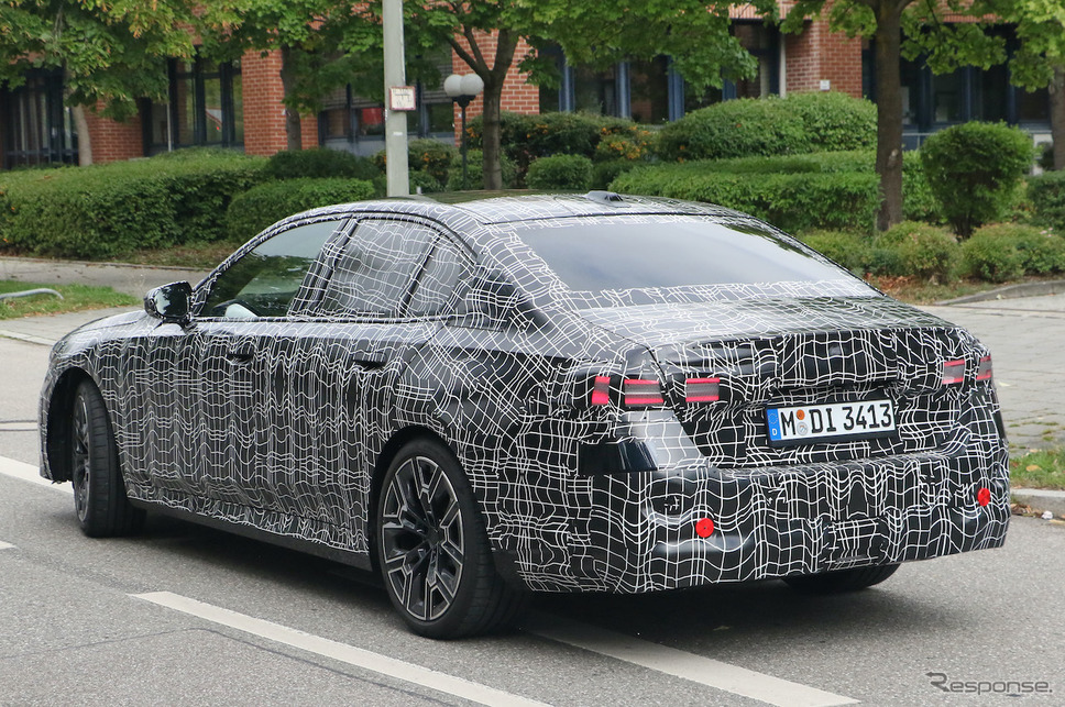 BMW 5シリーズ 次期型プロトタイプ(スクープ写真)《APOLLO NEWS SERVICE》