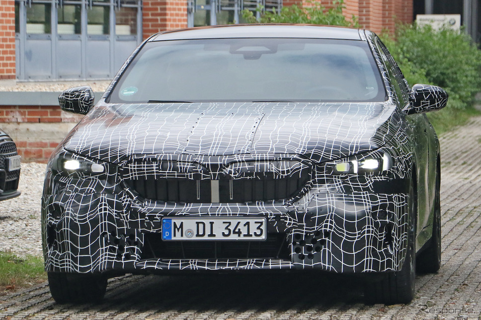 BMW 5シリーズ 次期型プロトタイプ(スクープ写真)《APOLLO NEWS SERVICE》
