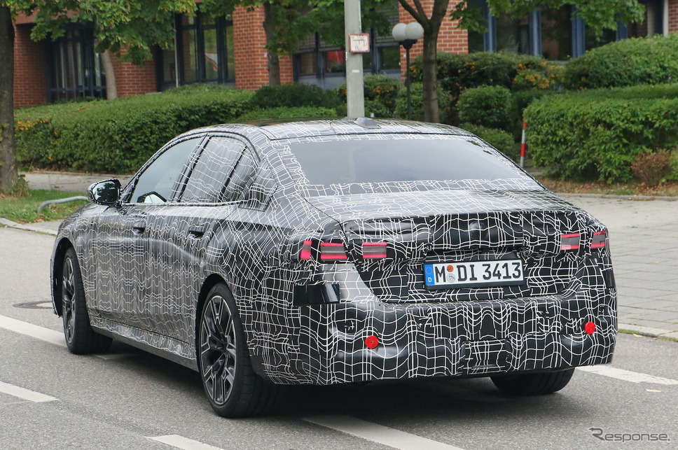 BMW 5シリーズ 次期型プロトタイプ(スクープ写真)《APOLLO NEWS SERVICE》