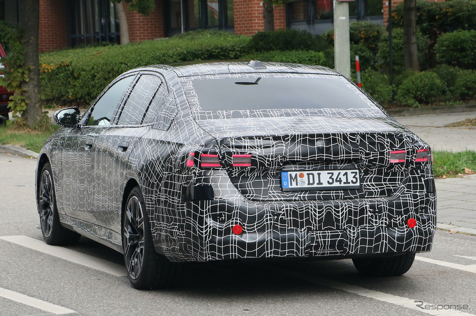 BMW 5シリーズ 次期型プロトタイプ(スクープ写真)《APOLLO NEWS SERVICE》