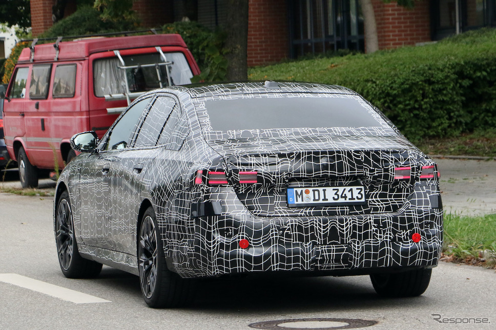 BMW 5シリーズ 次期型プロトタイプ(スクープ写真)《APOLLO NEWS SERVICE》