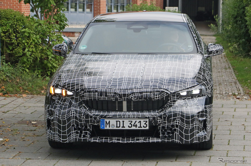 BMW 5シリーズ 次期型プロトタイプ(スクープ写真)《APOLLO NEWS SERVICE》