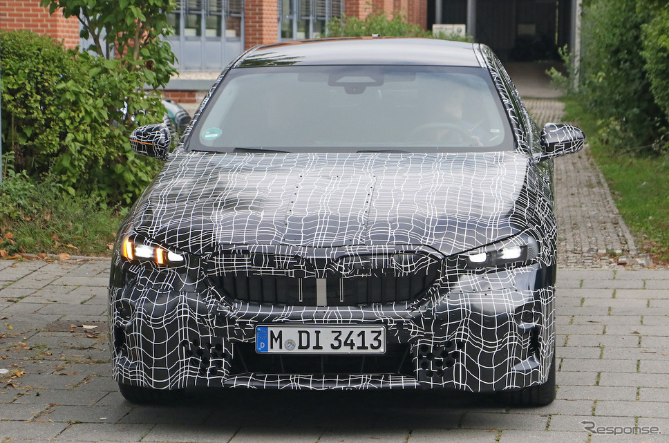 BMW 5シリーズ 次期型プロトタイプ(スクープ写真)《APOLLO NEWS SERVICE》