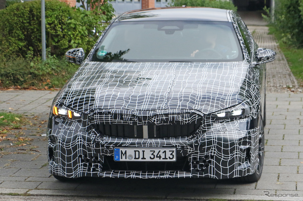 BMW 5シリーズ 次期型プロトタイプ(スクープ写真)《APOLLO NEWS SERVICE》