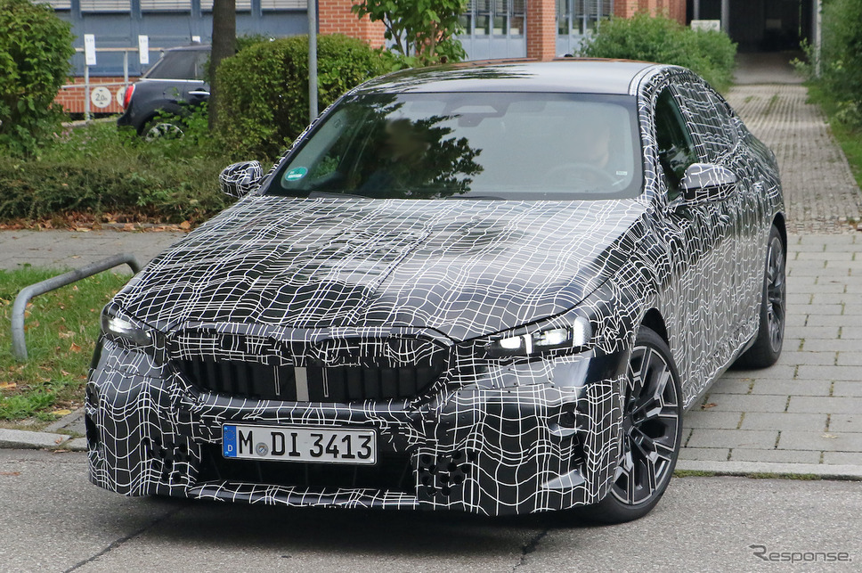 BMW 5シリーズ 次期型プロトタイプ(スクープ写真)《APOLLO NEWS SERVICE》