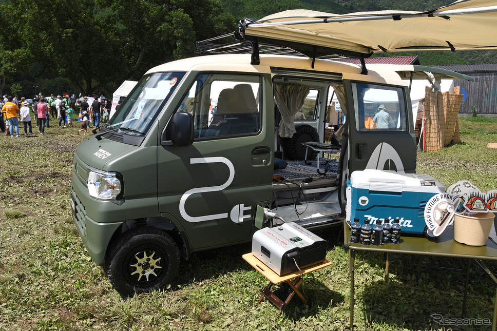 三菱の電動車展示コーナー。コンセプトカーも並んだ《写真撮影 諸星陽一》