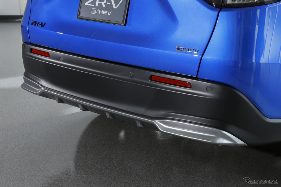 リアロアーガーニッシュ(ホンダ ZR-V 純正アクセサリー)《写真撮影 小林岳夫》