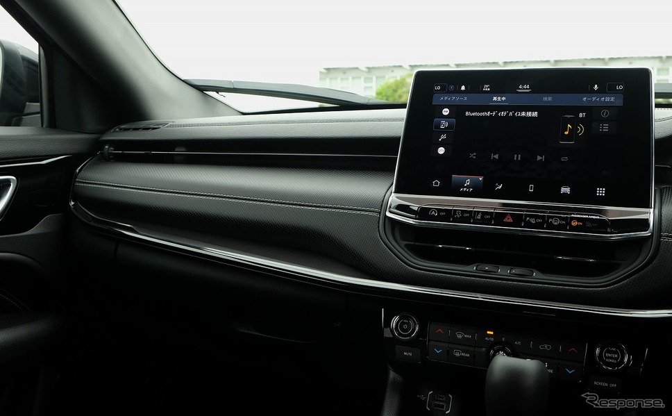 ナイトイーグル専用ブラックインストルメントパネル《写真提供 Jeep》