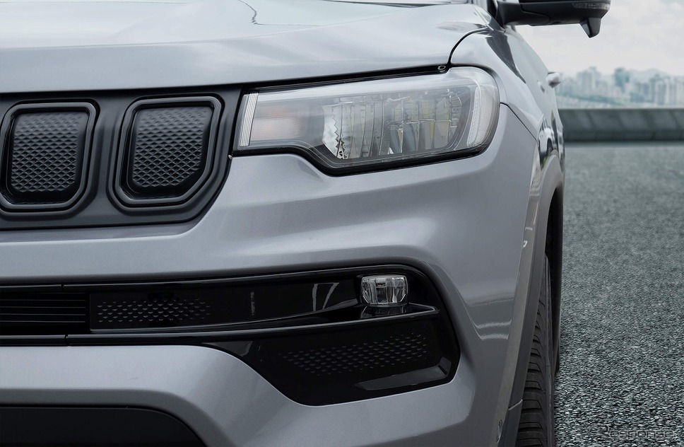 LEDヘッドライト(リフレクター式/ロー、ハイビーム)/LEDフロントフォグランプ《写真提供 Jeep》