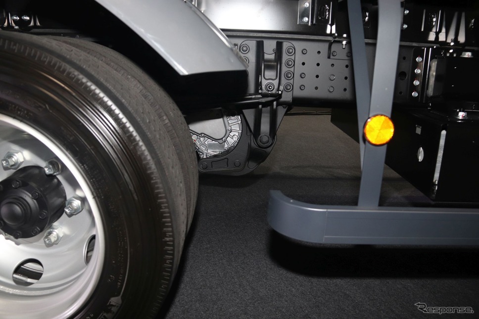 後輪から見えるe-Axleの一部《写真撮影 中尾真二》