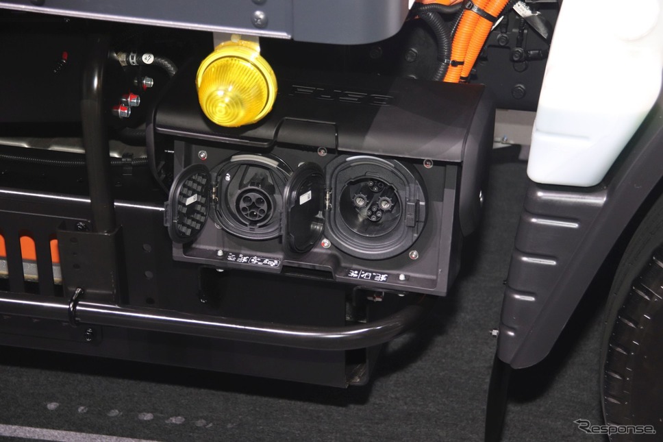 充電ソケットはAC普通充電とCHAdeMO《写真撮影 中尾真二》
