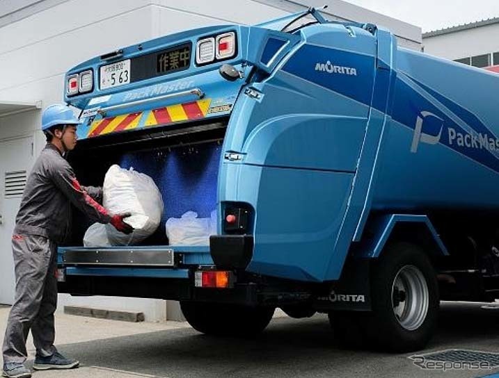 塵芥車用ウイルス除去剤噴霧装置「ミラクルキヨラV」噴霧イメージ《写真提供 モリタホールディングス》