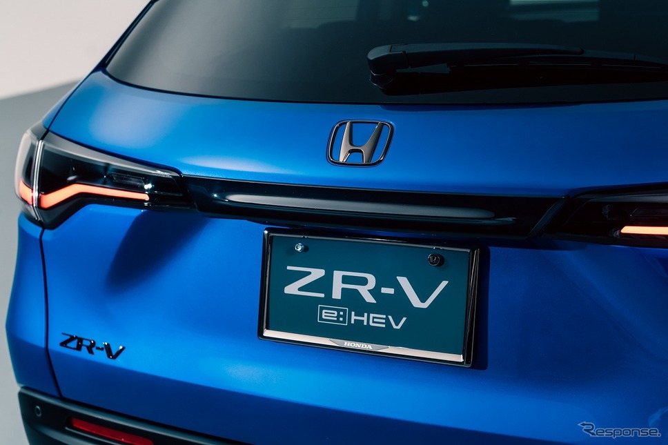 ホンダ ZR-V ライセンスガーニッシュ《写真提供 本田技研工業》