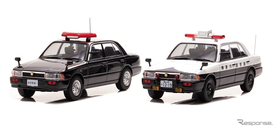 日産 クルー 1995 神奈川県警察交通部交通機動隊車両（右）/日産 クルー 1998 皇宮警察警備車両（左）《写真提供 ヒコセブン》