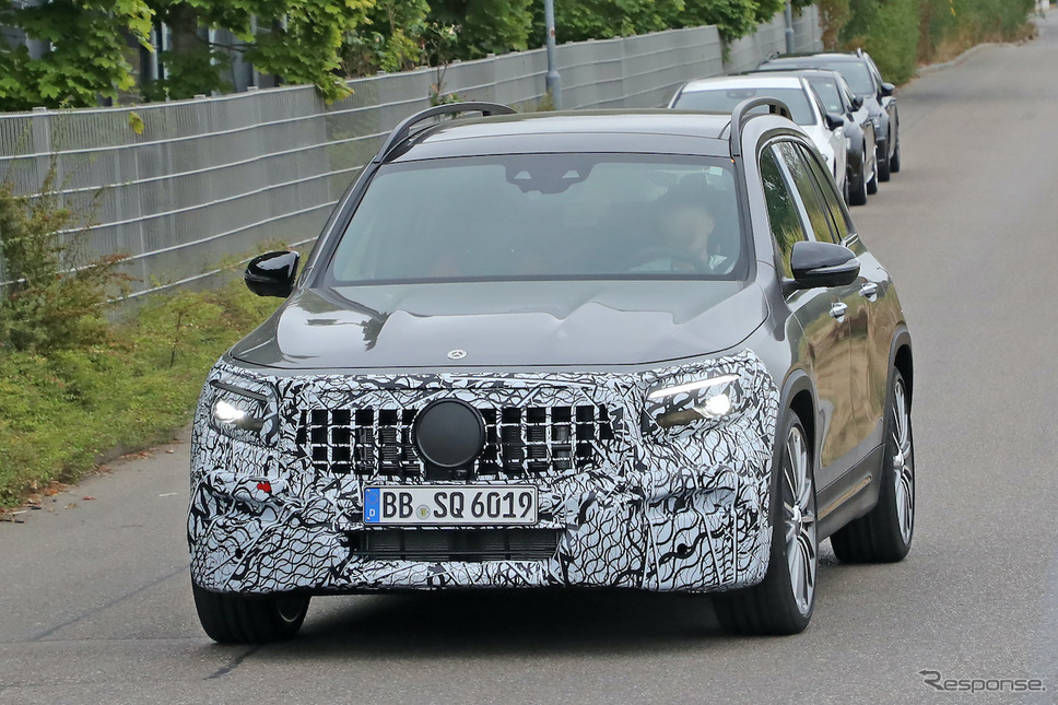 メルセデス AMG GLB 35 プロトタイプ(スクープ写真)《APOLLO NEWS SERVICE》