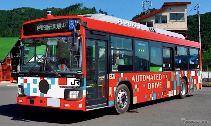 「先進性」「親しみやすさ」をコンセプトにデザインしたBRT専用大型自動運転バス《画像提供 JR東日本》